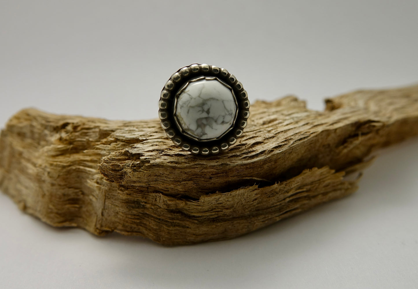 Howlite Ring - Round - Size 4.25