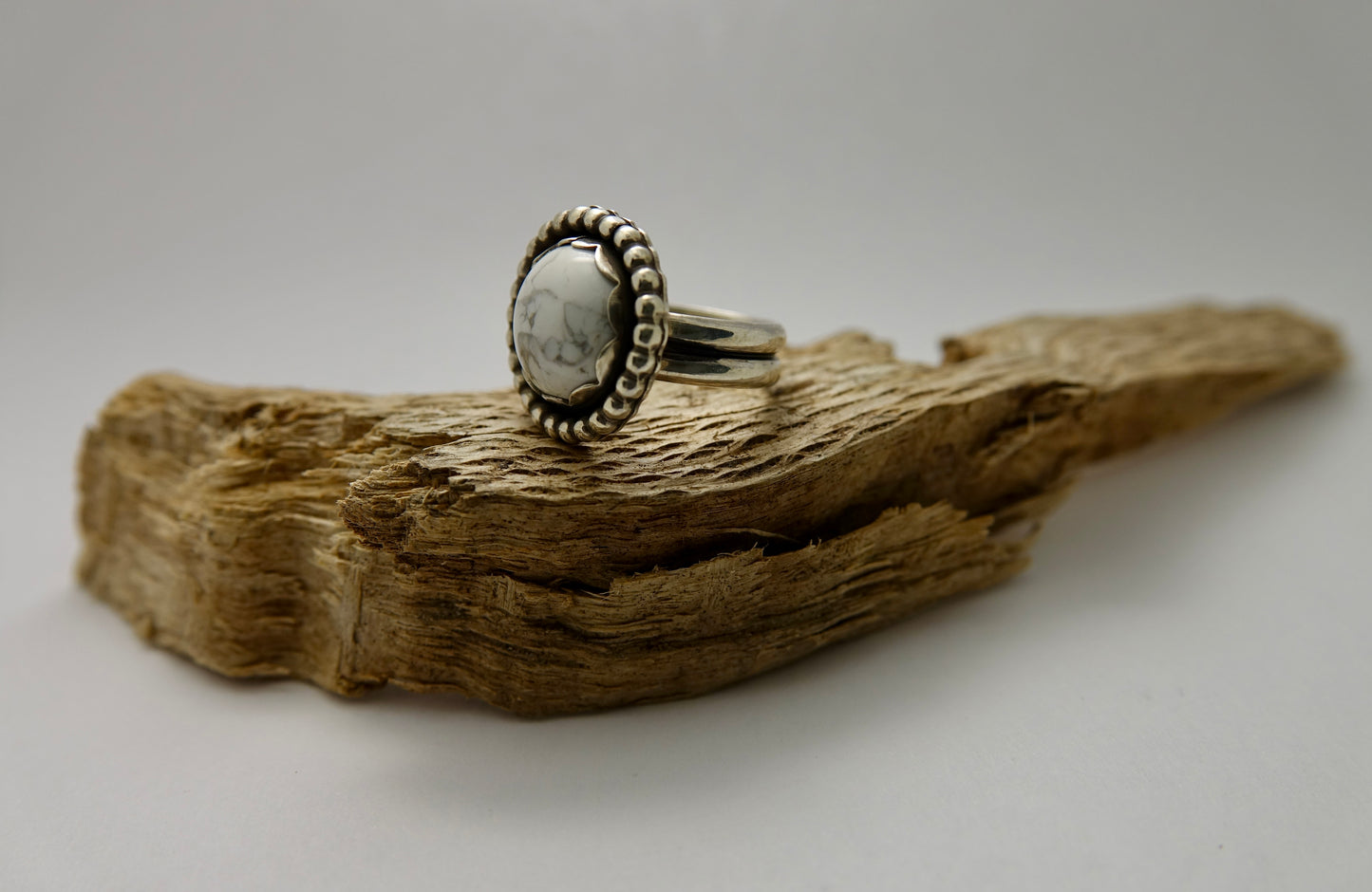 Howlite Ring - Round - Size 4.25