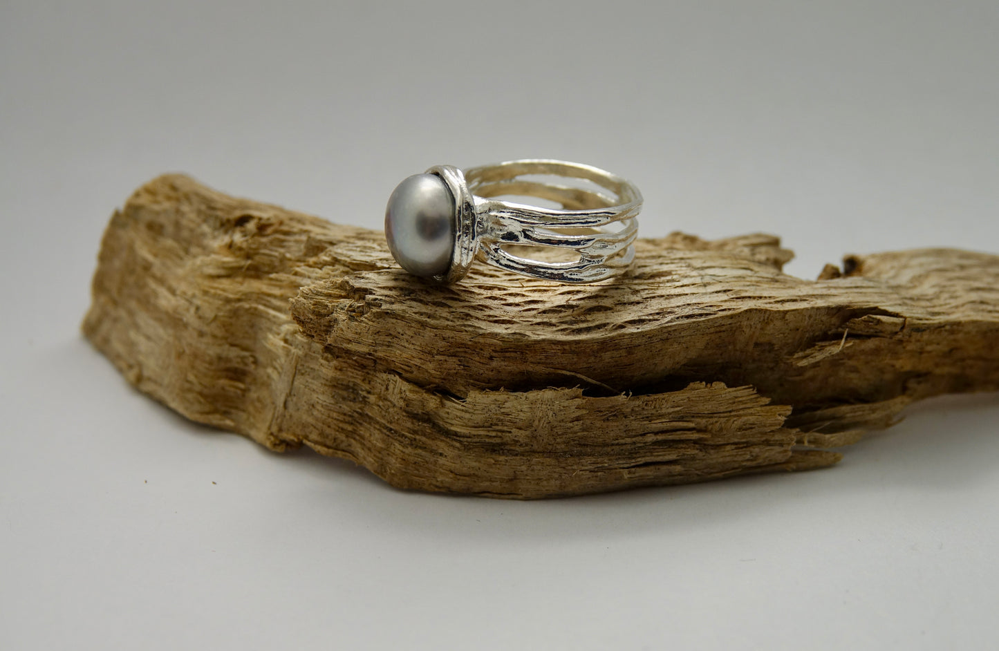 Grey Pearl Triple Band Ring - 10mm Pearl - Size 6.75