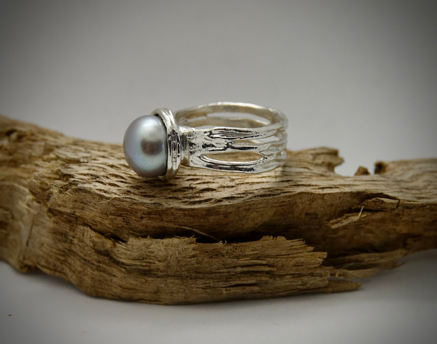 Grey Pearl Triple Band Ring - 10mm Pearl - Size 7.5