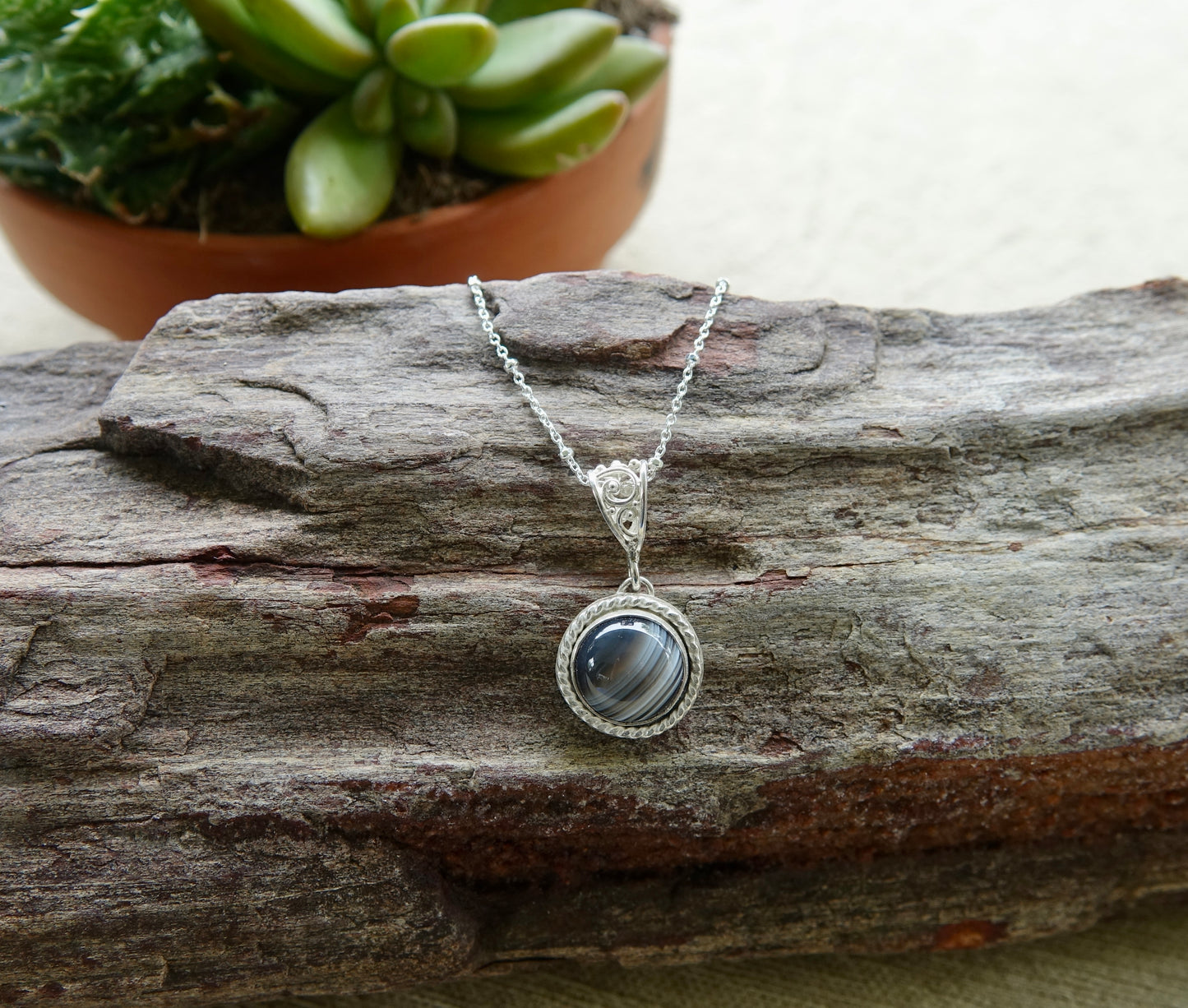 Small Banded Agate Necklace - Round