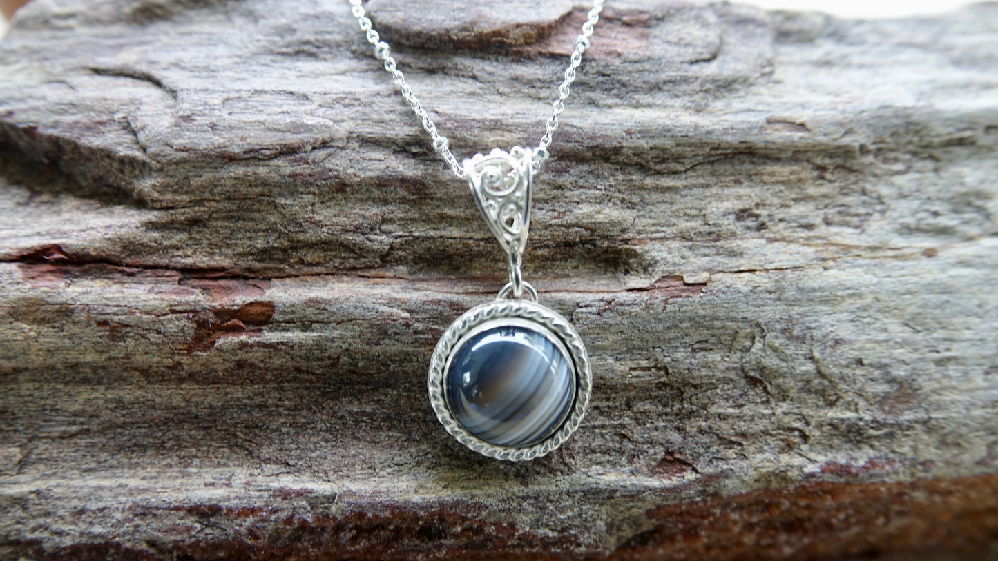 Small Banded Agate Necklace - Round
